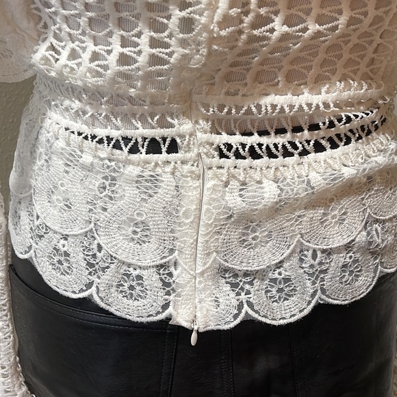 High Classy Loni pretty lace top - Picture 7 of 8